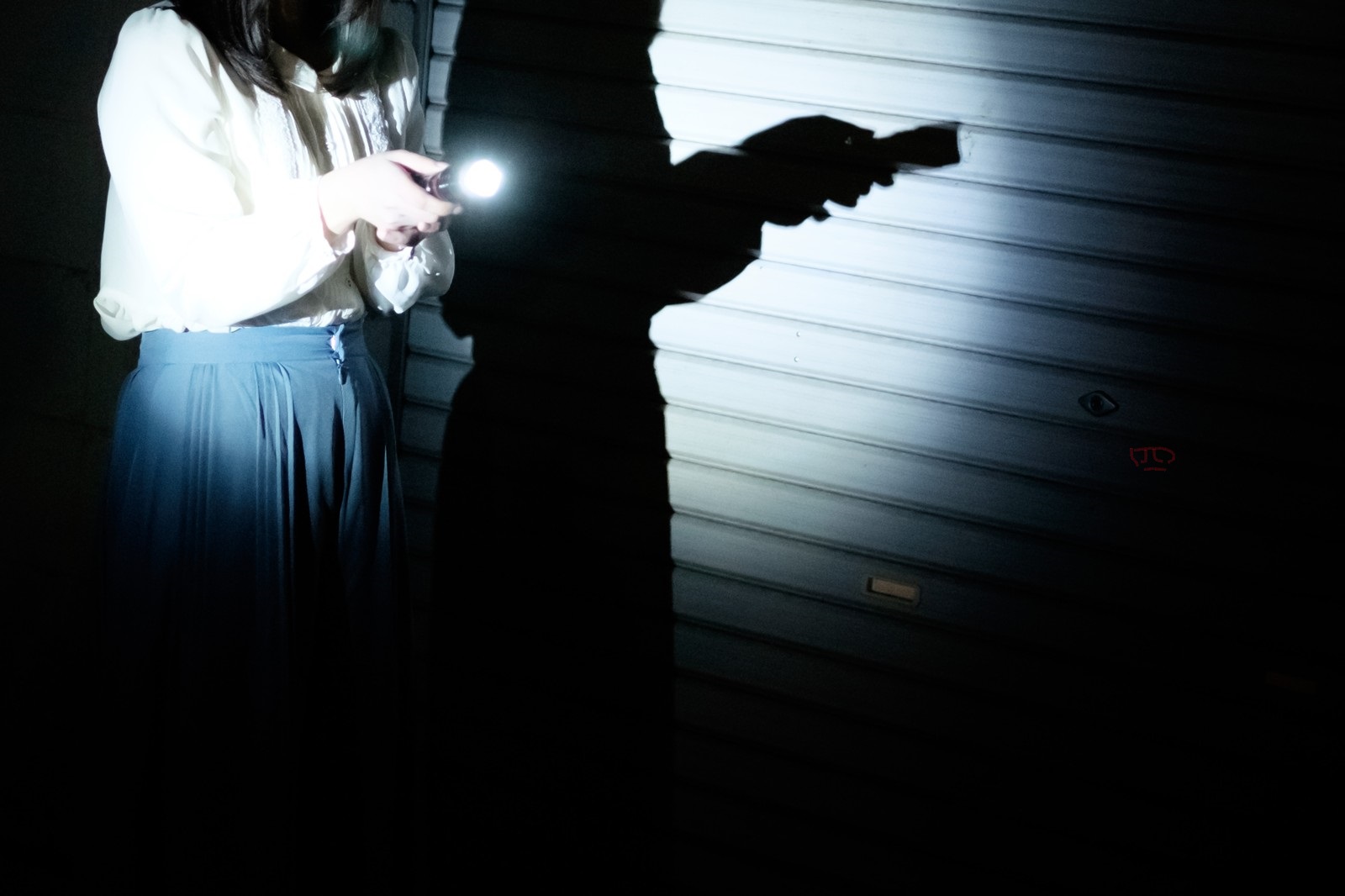 懐中電灯を持った探索者【6】